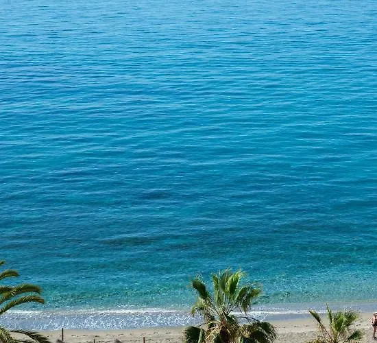 Mediterraneo Piso En El Paseo Maritimo 아파트 *